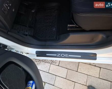 Белый Рено Зое, объемом двигателя 0 л и пробегом 176 тыс. км за 9300 $, фото 28 на Automoto.ua