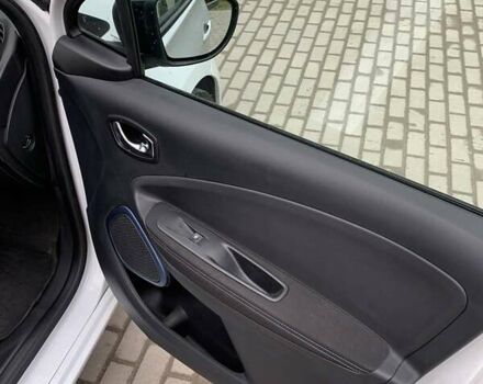 Белый Рено Зое, объемом двигателя 0 л и пробегом 32 тыс. км за 11500 $, фото 23 на Automoto.ua
