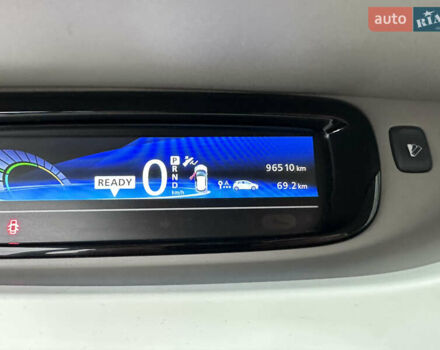 Белый Рено Зое, объемом двигателя 0 л и пробегом 96 тыс. км за 9800 $, фото 17 на Automoto.ua