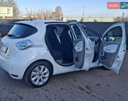 Белый Рено Зое, объемом двигателя 0 л и пробегом 90 тыс. км за 9500 $, фото 11 на Automoto.ua