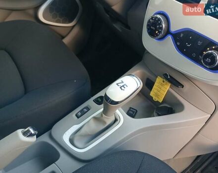 Белый Рено Зое, объемом двигателя 0 л и пробегом 64 тыс. км за 9200 $, фото 34 на Automoto.ua