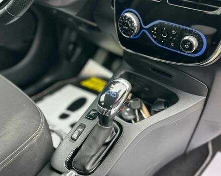 Белый Рено Зое, объемом двигателя 0 л и пробегом 140 тыс. км за 9300 $, фото 12 на Automoto.ua