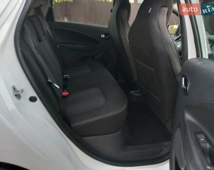 Белый Рено Зое, объемом двигателя 0 л и пробегом 39 тыс. км за 10900 $, фото 25 на Automoto.ua