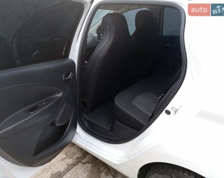 Белый Рено Зое, объемом двигателя 0 л и пробегом 145 тыс. км за 9100 $, фото 5 на Automoto.ua
