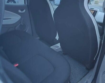 Белый Рено Зое, объемом двигателя 0 л и пробегом 122 тыс. км за 9000 $, фото 13 на Automoto.ua
