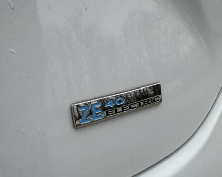 Белый Рено Зое, объемом двигателя 0 л и пробегом 96 тыс. км за 9800 $, фото 10 на Automoto.ua