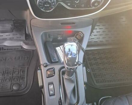 Белый Рено Зое, объемом двигателя 0 л и пробегом 176 тыс. км за 9300 $, фото 33 на Automoto.ua