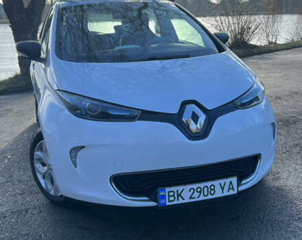 Белый Рено Зое, объемом двигателя 0 л и пробегом 85 тыс. км за 8700 $, фото 1 на Automoto.ua