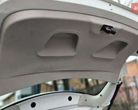 Белый Рено Зое, объемом двигателя 0 л и пробегом 71 тыс. км за 9550 $, фото 29 на Automoto.ua