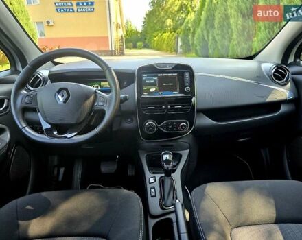 Белый Рено Зое, объемом двигателя 0 л и пробегом 81 тыс. км за 9200 $, фото 30 на Automoto.ua