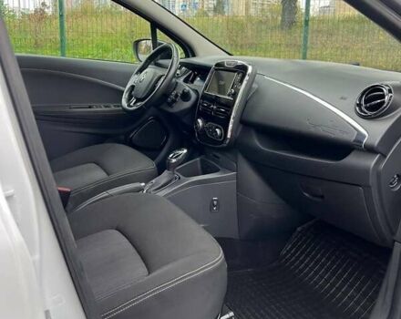 Белый Рено Зое, объемом двигателя 0 л и пробегом 109 тыс. км за 9499 $, фото 23 на Automoto.ua