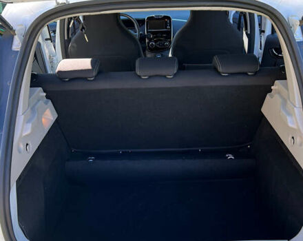 Білий Рено Зое, об'ємом двигуна 0 л та пробігом 73 тис. км за 6200 $, фото 16 на Automoto.ua