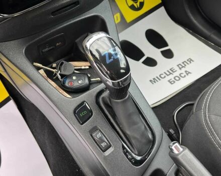 Белый Рено Зое, объемом двигателя 0 л и пробегом 140 тыс. км за 9300 $, фото 11 на Automoto.ua