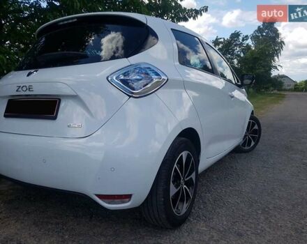 Белый Рено Зое, объемом двигателя 0 л и пробегом 95 тыс. км за 11000 $, фото 10 на Automoto.ua