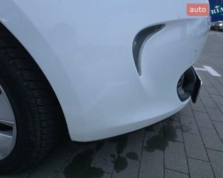 Белый Рено Зое, объемом двигателя 0 л и пробегом 122 тыс. км за 9000 $, фото 9 на Automoto.ua