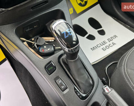 Белый Рено Зое, объемом двигателя 0 л и пробегом 140 тыс. км за 9300 $, фото 11 на Automoto.ua