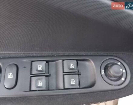 Белый Рено Зое, объемом двигателя 0 л и пробегом 39 тыс. км за 10900 $, фото 16 на Automoto.ua