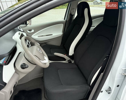 Белый Рено Зое, объемом двигателя 0 л и пробегом 127 тыс. км за 9200 $, фото 34 на Automoto.ua