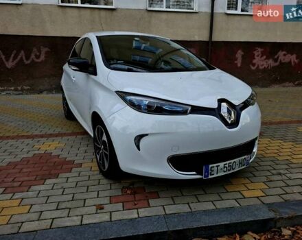 Белый Рено Зое, объемом двигателя 0 л и пробегом 129 тыс. км за 8700 $, фото 4 на Automoto.ua
