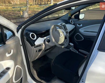 Белый Рено Зое, объемом двигателя 0 л и пробегом 85 тыс. км за 8700 $, фото 10 на Automoto.ua