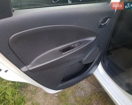 Белый Рено Зое, объемом двигателя 0 л и пробегом 95 тыс. км за 11000 $, фото 18 на Automoto.ua