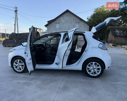 Белый Рено Зое, объемом двигателя 0 л и пробегом 51 тыс. км за 10800 $, фото 35 на Automoto.ua