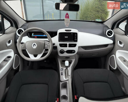 Белый Рено Зое, объемом двигателя 0 л и пробегом 127 тыс. км за 9200 $, фото 35 на Automoto.ua