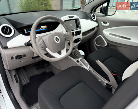 Белый Рено Зое, объемом двигателя 0 л и пробегом 127 тыс. км за 9200 $, фото 32 на Automoto.ua