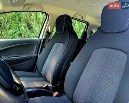 Белый Рено Зое, объемом двигателя 0 л и пробегом 81 тыс. км за 9200 $, фото 20 на Automoto.ua