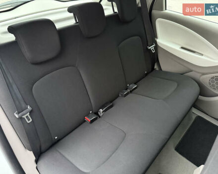 Белый Рено Зое, объемом двигателя 0 л и пробегом 127 тыс. км за 9200 $, фото 47 на Automoto.ua