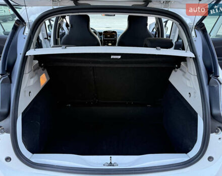 Белый Рено Зое, объемом двигателя 0 л и пробегом 51 тыс. км за 10800 $, фото 69 на Automoto.ua