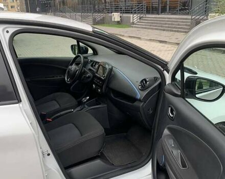 Белый Рено Зое, объемом двигателя 0 л и пробегом 32 тыс. км за 11500 $, фото 22 на Automoto.ua