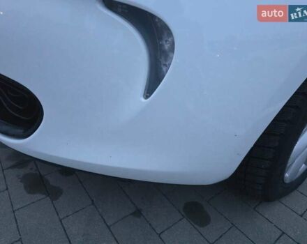 Белый Рено Зое, объемом двигателя 0 л и пробегом 122 тыс. км за 9000 $, фото 11 на Automoto.ua