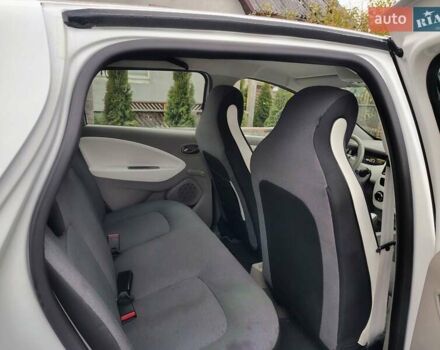 Белый Рено Зое, объемом двигателя 0 л и пробегом 90 тыс. км за 8900 $, фото 8 на Automoto.ua