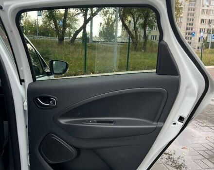 Белый Рено Зое, объемом двигателя 0 л и пробегом 109 тыс. км за 9499 $, фото 16 на Automoto.ua