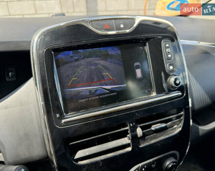 Белый Рено Зое, объемом двигателя 0 л и пробегом 120 тыс. км за 8300 $, фото 18 на Automoto.ua