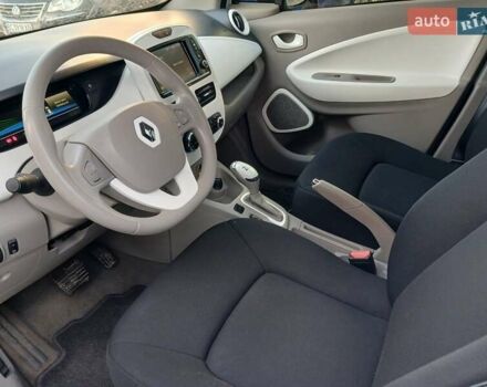 Белый Рено Зое, объемом двигателя 0 л и пробегом 64 тыс. км за 9200 $, фото 30 на Automoto.ua