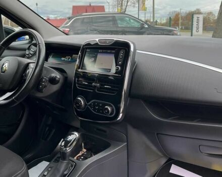 Белый Рено Зое, объемом двигателя 0 л и пробегом 140 тыс. км за 9300 $, фото 16 на Automoto.ua