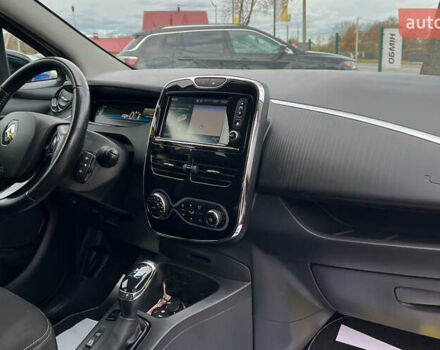 Белый Рено Зое, объемом двигателя 0 л и пробегом 140 тыс. км за 8900 $, фото 16 на Automoto.ua