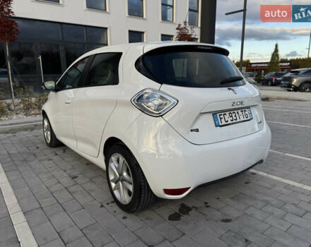 Белый Рено Зое, объемом двигателя 0 л и пробегом 75 тыс. км за 9900 $, фото 23 на Automoto.ua