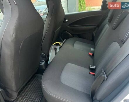 Белый Рено Зое, объемом двигателя 0 л и пробегом 72 тыс. км за 11700 $, фото 6 на Automoto.ua