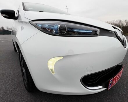 Белый Рено Зое, объемом двигателя 0 л и пробегом 37 тыс. км за 9600 $, фото 19 на Automoto.ua