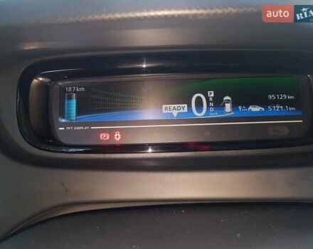 Белый Рено Зое, объемом двигателя 0 л и пробегом 95 тыс. км за 11000 $, фото 32 на Automoto.ua