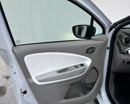 Белый Рено Зое, объемом двигателя 0 л и пробегом 96 тыс. км за 9800 $, фото 12 на Automoto.ua