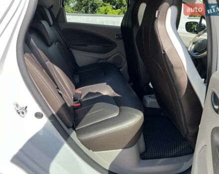 Белый Рено Зое, объемом двигателя 0 л и пробегом 120 тыс. км за 10500 $, фото 20 на Automoto.ua