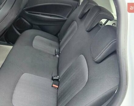 Белый Рено Зое, объемом двигателя 0 л и пробегом 71 тыс. км за 9550 $, фото 53 на Automoto.ua