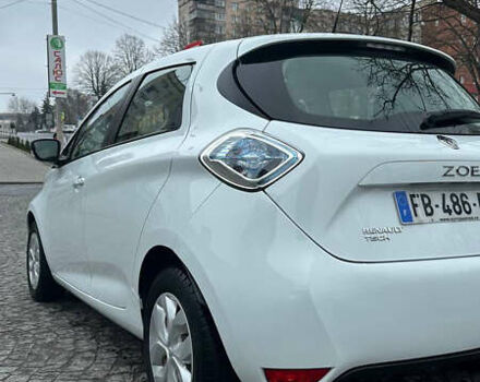 Белый Рено Зое, объемом двигателя 0 л и пробегом 97 тыс. км за 9200 $, фото 15 на Automoto.ua