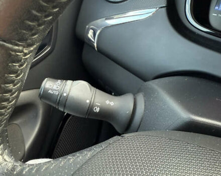 Белый Рено Зое, объемом двигателя 0 л и пробегом 82 тыс. км за 9500 $, фото 8 на Automoto.ua