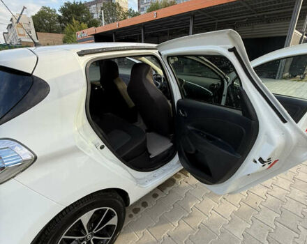 Белый Рено Зое, объемом двигателя 0 л и пробегом 82 тыс. км за 9500 $, фото 3 на Automoto.ua
