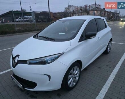 Белый Рено Зое, объемом двигателя 0 л и пробегом 122 тыс. км за 9000 $, фото 5 на Automoto.ua